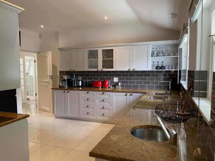 5 Bedroom Property for Sale in Constantia Western Cape